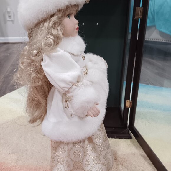 1999 Camellia Garden Collection 16" Porcelain Doll in Wood and Glass Case - Picture 3 of 8